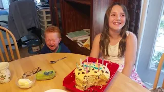 kumpulan 100 video lucu bayi meniup lilin menggemaskan