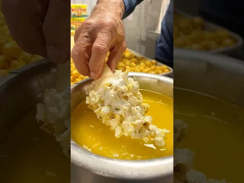 When you start smelling that buttahhhhh... 🧈🔥🍦 Buttered popcorn ice cream at @stewleonards