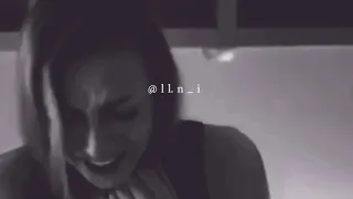 يحق  لي  الب كاء عندما لاأستطيع  تحمل  الألم  وحدي  عندما ينكسر مابداخلي  عندما يفوق  الألم  مرحلة ا دندنها