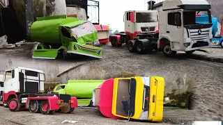 Kecelakaan Truk Tangki vs Truk Tangki Versi miniatur truk