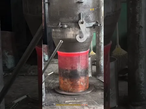 Good Metalworking : Forming hot metal pipe process.