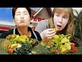 Download Lagu Nasi Padang baru nyampe Korea! Satu suap doang, mata mau copot!! 🤣