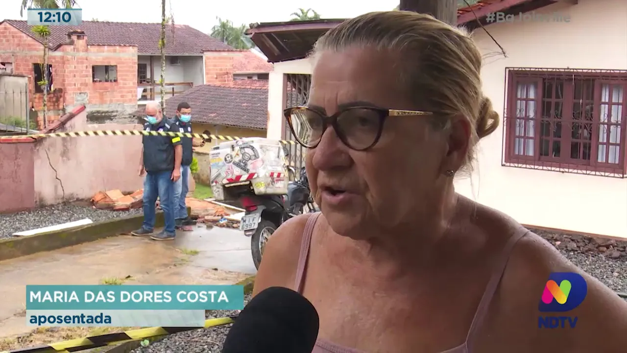 Susto: Garagem de residência desaba na zona sul de Joinville