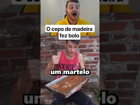 O cepo de madeira fez bolo