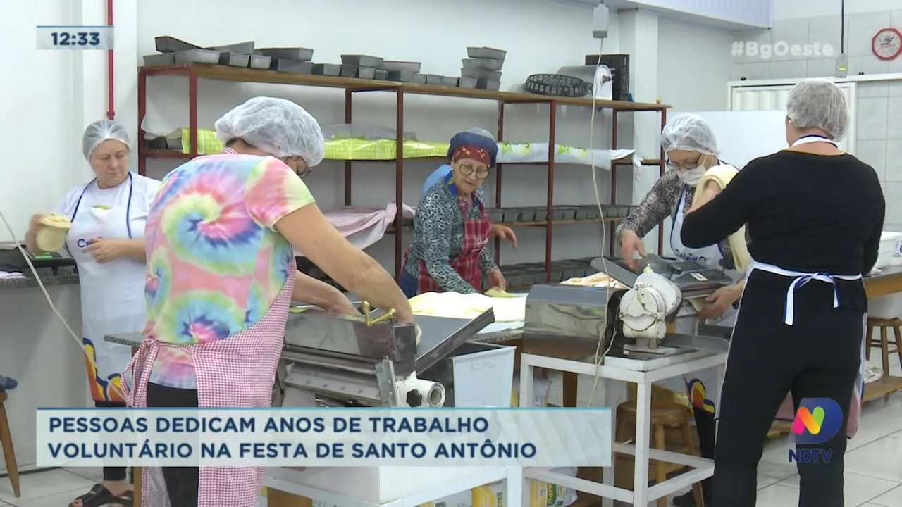 Pessoas dedicam anos de trabalho voluntário na Festa de Santo Antônio