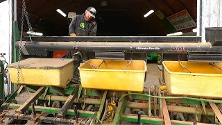Rebuilding A John Deere 7000 Corn Planter
