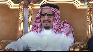 قائد من قادة بني شهر يقود طابور العرض العسكري امام الملك سلمان في درع الخليج 