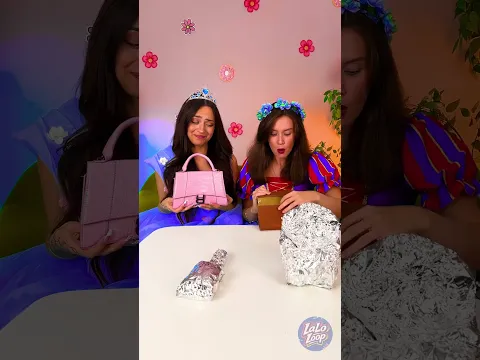 MY SISTER AND I OPENED OUR GIFTSβ¦ AND OMG! π±ππ