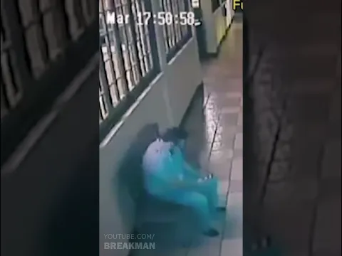 Enfermero habla con Fantasma