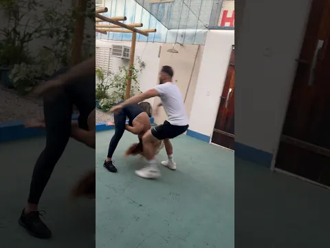 QUE PASSO DE DANÇA E ESSE AI EM 🤣🤣🤣 #piseiro #danca #danca #dance #livedesaojoao