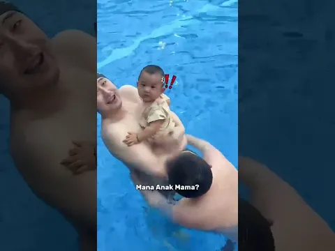 Kangle asik banget ya ikut main air bareng papah dan hanqi!🤣💦