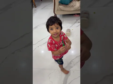 Ridhu kya kya lekar aai