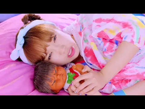Weki Meki - I don't like your Girlfriend MV 公式動画のサムネイル画像