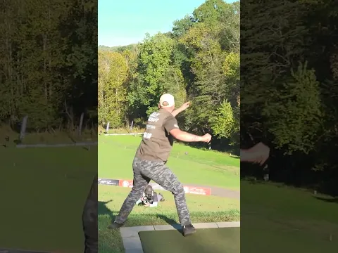 Ezra attacks hole 12 with the genius anny line π§