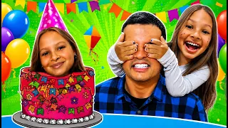 Gatinha das Artes mamãe e amigos fazem uma Festa de Aniversário Surpresa para o Papai