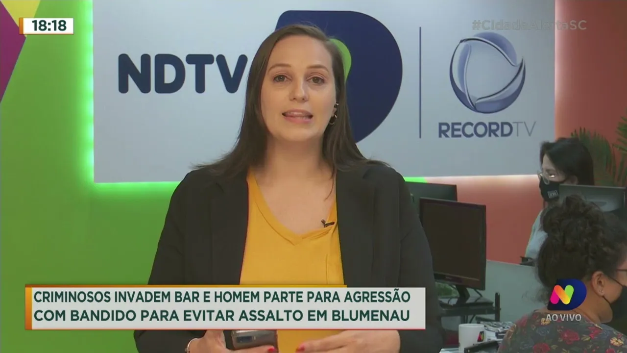 Criminosos invadem bar e homem parte para agressão com bandido para evitar assalto em Blumenau