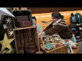Setting up a holiday market