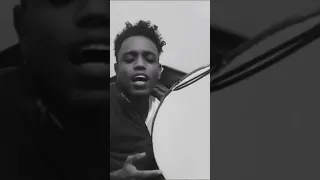 سوداني يغني بطريقة جميلة عينيا النوم ابا اغاني سودانية مشاهير السودان مزيكا سودانية حفلات سودانية 