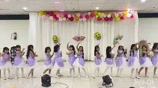 الكون ضاء بفرحتنا حفل تخرج روضة أطفال العارضة الأهلية فصل الألوان أ هاجر الودعاني 