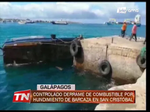 Controlado derrame de combustible por hundimiento de barcaza en San Cristobal