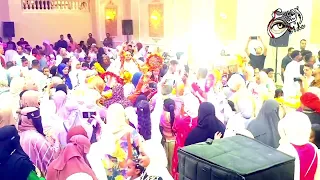 عبدالواحد البنا  عاجبني الورد فوق خديك دندنها