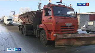 Омичи жалуются на качество реагента, которыми дорожники посыпают асфальт