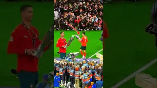 شاهد المصورين حول كريستيانو رونالدو مع الكأس كل العيون على رونالدو 2025 Ronaldo Cr7 