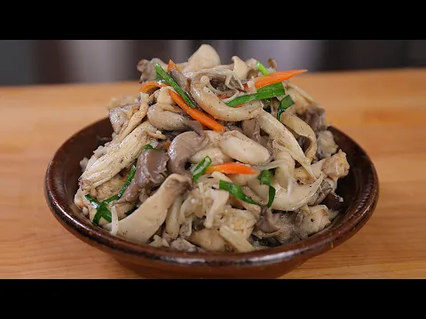 Stir-fried oyster mushrooms (Neutari-beoseot-bokkeum: 느타리버섯볶음)