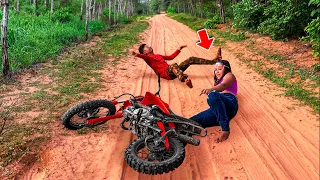 FUI FAZER TRILHA DE MINI-MOTO COM MINHA MULHER E DEU MUlT0 RUlM