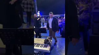 محمد اسامه من الغزاله رايقه لغريبه الناس مع الفنان وائل جسار من اجمل حفله    دندنها