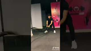 بس انا يا زماله شقيان مش بصرف على النسوان دندنها