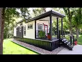 Download Lagu Haar moderne Tiny House is PRACHTIG - Geparkeerd in een Tiny House Village