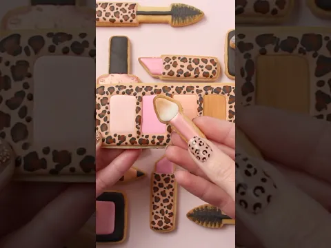 💋💕 Decorating makeup cookies with royal icing #royalicingcookies #sweetambs #cookiedecorating