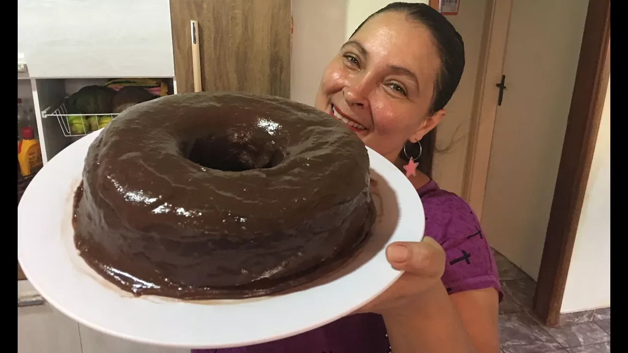 BOLO DE CENOURA FÁCIL O SEGREDO!! NÃO SOLA - Culinária em Casa