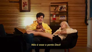 ELE ESCONDE A NAMORADA DO MUNDO