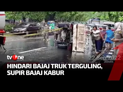 Hindari Bajaj Berhenti Mendadak, Truk Terguling