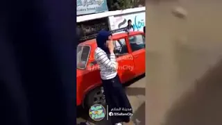 شاهد أحضان وقبلات من أمام مدرسة السلام الثانوية 