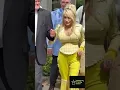 Lagu Dolly Parton arrives to the 40th anniversary of Dollywood #antesedepois #shorts  #hollywood