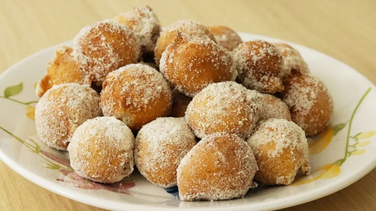 PASTEL  DE  FEIRA  É ASSIM: ÁGUA e FARINHA, SÓ ISSO FAZ  VERDADEIRO  e CROCANTE.. 