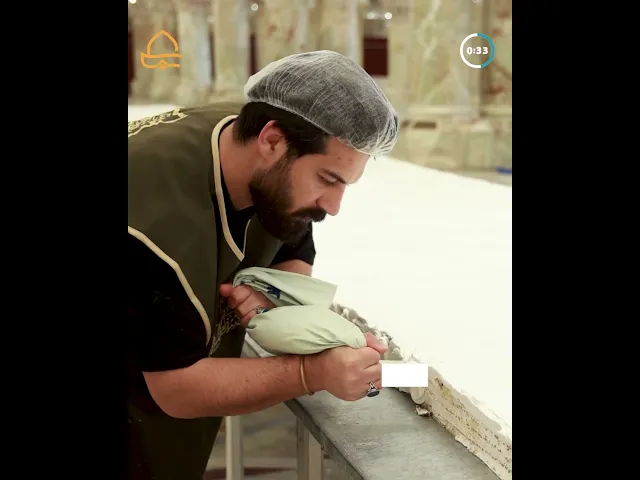 ⁣(كيكة عملاقة) يجهزها مضيف الزائرين بمناسبة الولادات الشعبانية لتوزيعها على زائري أمير المؤمنين (ع)
