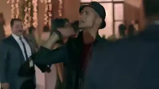 اديك فى الارض تفحر دندنها