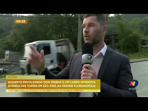 Acidente entre ônibus e carro complicam trânsito em uma das principais avenidas de São José