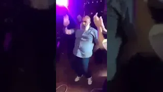 هاك جديد سلافي يرقص على أغنية أنا لي قابرتة هههههه 