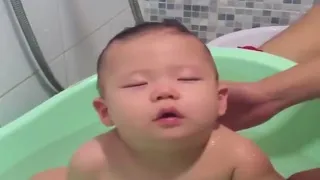 حبيبي نائما 