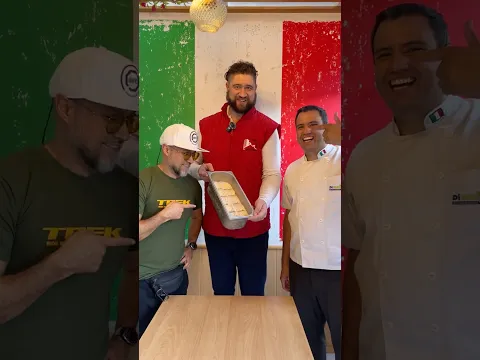 Un gigante se metió a mi heladería 😱