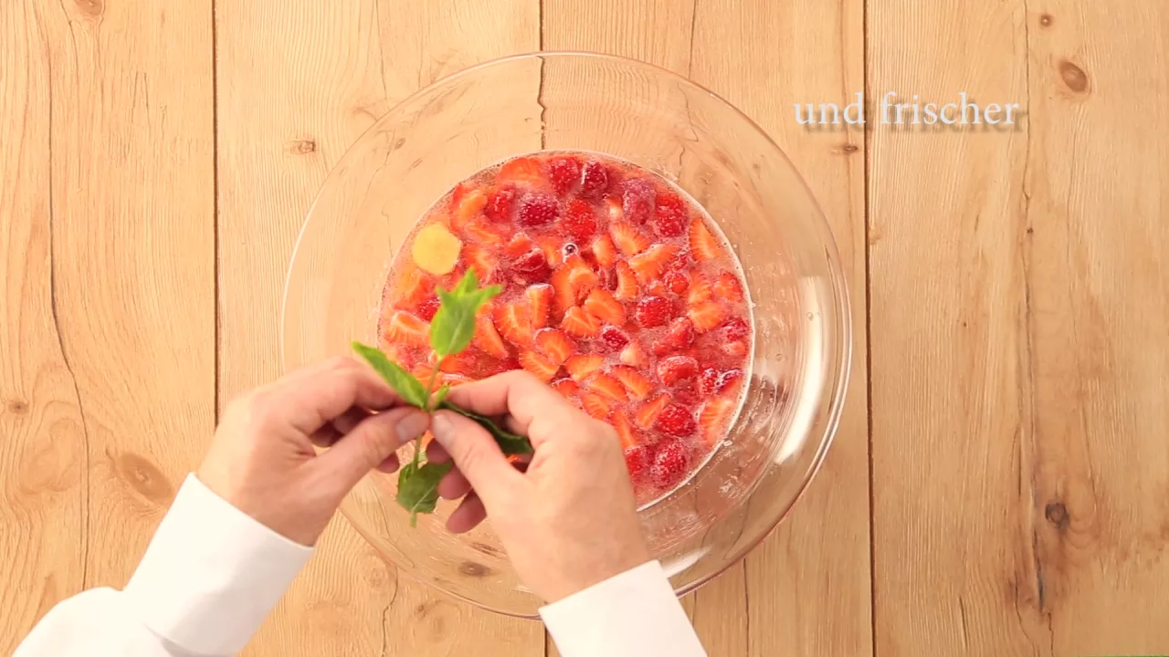 
          
          
          
            
            QRezept: Erdbeer-Ingwer-Bowle
          
        . 