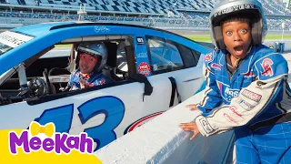 Blippi e Meekah VELOCIDADE MÁXIMA 🏁🏎️  MARATONA DO BLIPPI! 🔵 Vídeos Educativos em Português
