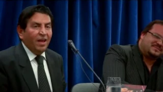 هل أنت من عشاق الغزل    إستمع إلى واحدة من أجمل قصائد الغزل في العصر الحديث المعطف  دندنها