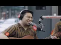 Hulyo performs “Wake Up" LIVE on Wish 107.5 Bus