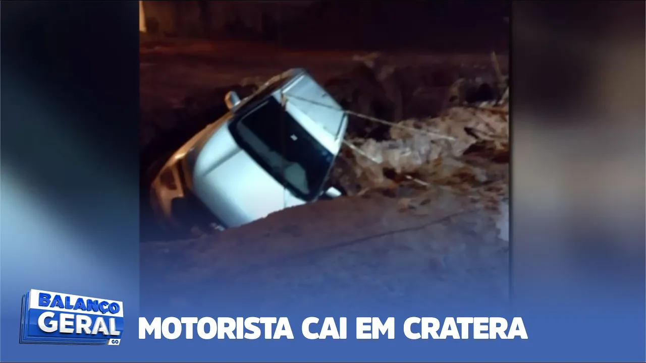 SEM SINALIZAÇÃO: MOTORISTA FICA FERIDO DEPOIS DE CAIR EM CRATERA